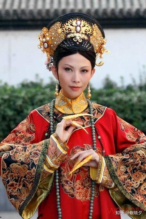 甄嬛传皇后图片,皇后华服映月，权谋与美貌的交织